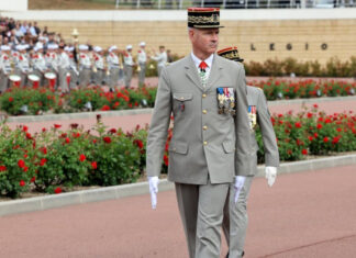 Армия Франции в боевой готовности: генерал предупредил о вероятности военного конфликта