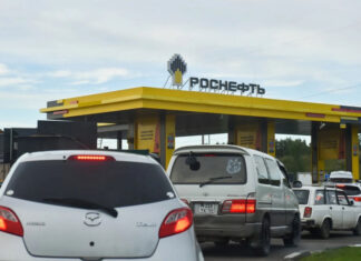 Топливный коллапс: в российских регионах введены жесткие ограничения на бензин
