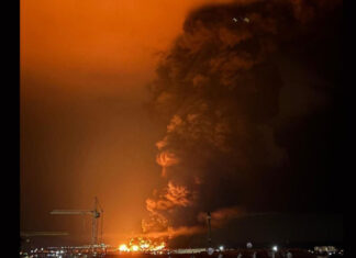 Крымское побережье озарено пламенем: массированная атака беспилотников уничтожила топливные резервуары