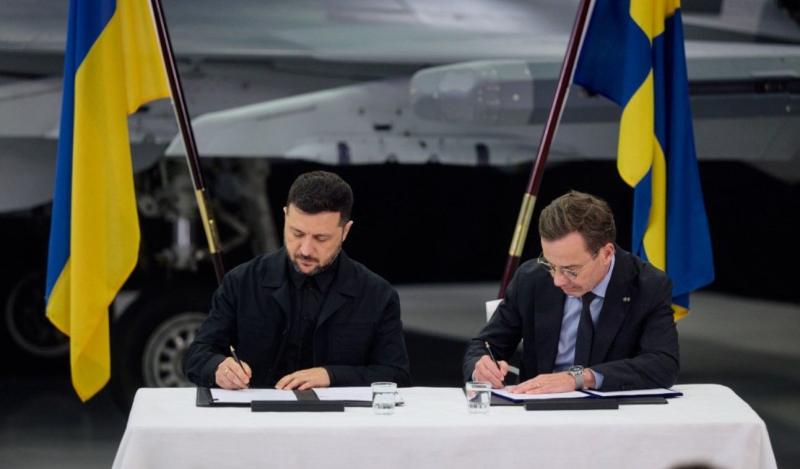 Зеленский уточнил, когда первые истребители Gripen прибудут в Украину