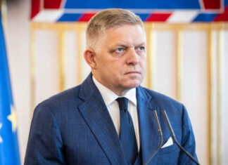 Скандал в словацкой школе: Премьер Фицо призвал несогласных учеников «ехать воевать в Украину»