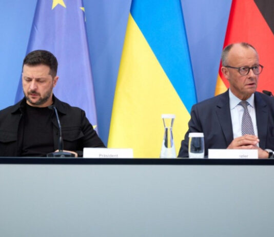 Канцлер Германии призвал Зеленского сократить поток беженцев-мужчин в страну