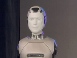 Технологический конфуз: Российский робот-гуманоид сорвал презентацию падением