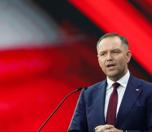 Навроцкий бойкотирует Орбана: дипломатический скандал из-за визита в Москву