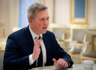 Министр армии США Дрисколл потребовал от Украины ‘тяжелых уступок’ на фоне сложной военной ситуации