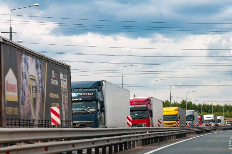 Опустевшие склады и рост издержек: проверки на границе с Казахстаном блокируют импорт в Россию