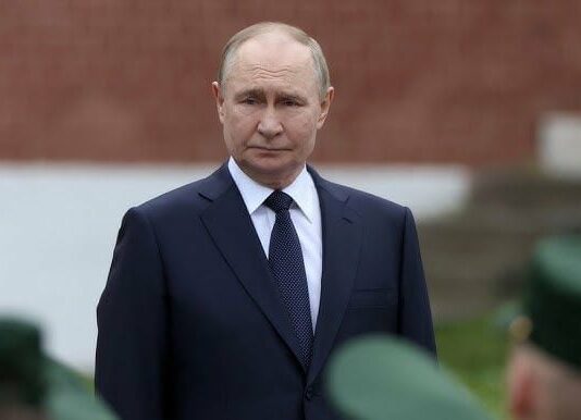 Путин в изоляции: Как страх и паранойя разрушают власть президента России