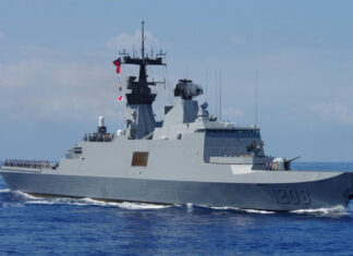 Китай демонстрирует силу: военные корабли вторглись в спорные воды Японии