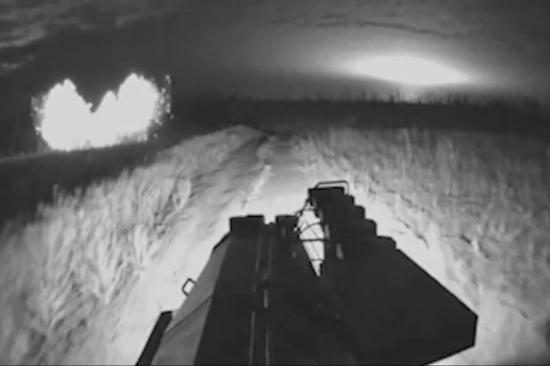 Спасение воина с помощью боевого робота