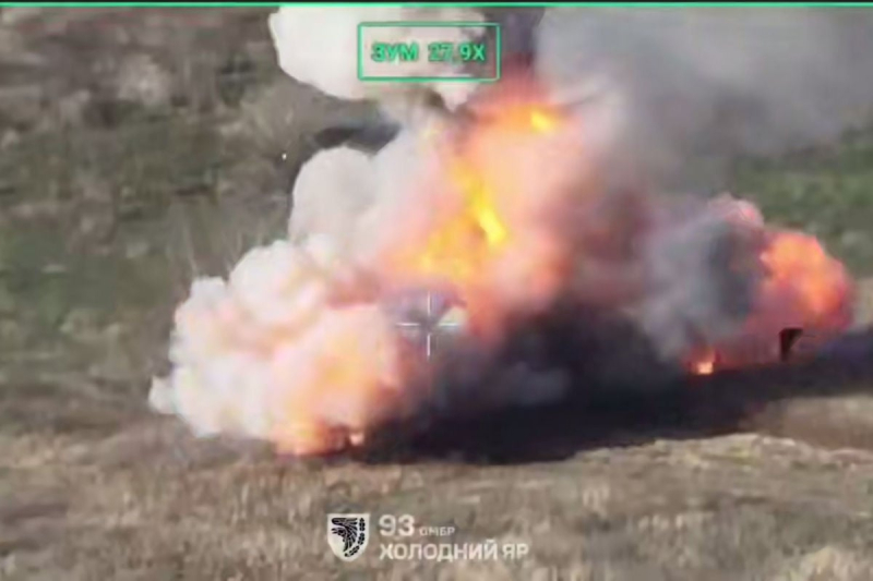 Дроны 93-й бригады уничтожают бронеколонну противника