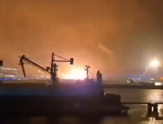 Украинский удар по Новороссийску: турецкие моряки сняли эпичную атаку ‘Длинных Нептунов’