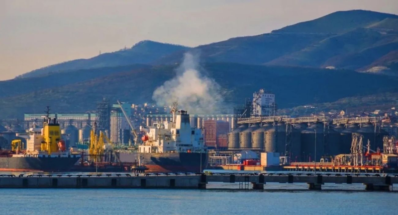 Удар по флоту: спутник раскрыл серьезные повреждения корабля РФ в Новороссийске