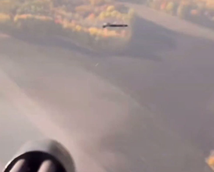 Зрелищное уничтожение российского Shahed пулеметом M134 Minigun показали на видео с вертолета 