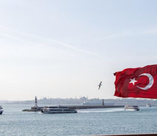 Война в море: Российский БПЛА атаковал турецкое судно в Черном море