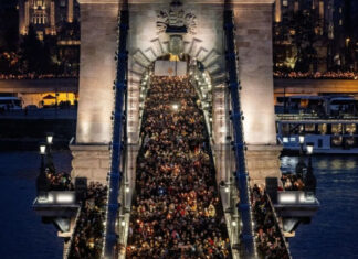 Бунт в Будапеште: Орбана требуют уйти из-за скандала с насилием над детьми