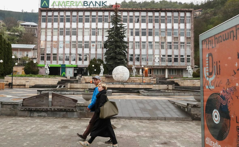 Финансовая блокада россиян: Как банки Армении и Сербии ужесточают правила обслуживания