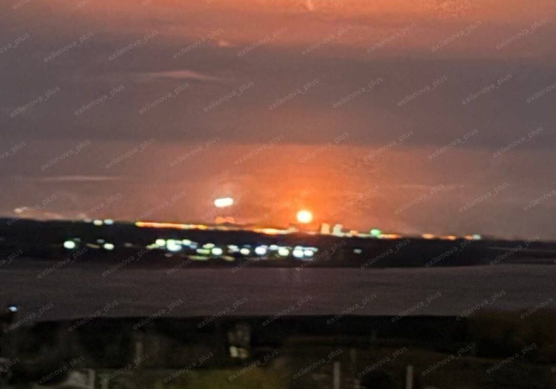 Дроны ночью разбомбили НПЗ "Лукойла" в Волгограде &ndash; в Сети показали зарево над городом