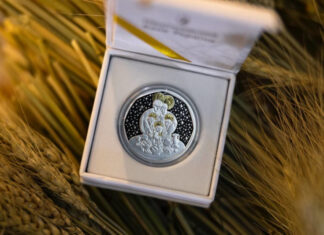 Символ единства: НБУ выпустил уникальную рождественскую монету с бриллиантом