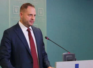 Дипломатический зигзаг: Как Ермак отверг перспективный контакт с командой Трампа