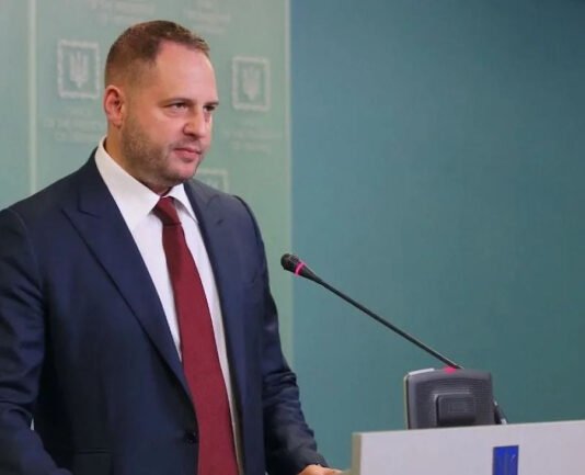 Дипломатический зигзаг: Как Ермак отверг перспективный контакт с командой Трампа