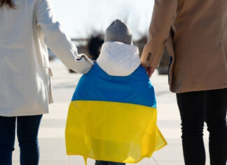 Спасти детство: как украинские активисты вывозят несовершеннолетних из зоны российской оккупации