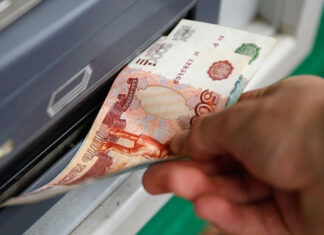 Центробанк ужесточает правила: россиянам усложнили снятие наличных в банкоматах