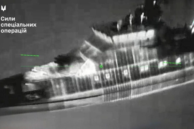 Удар украинских дронов по кораблю