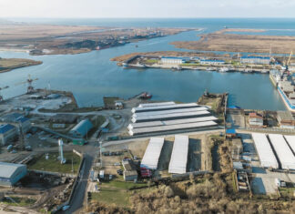 Украинские дроны атаковали порт Темрюк: пожар охватил более 1300 квадратных метров