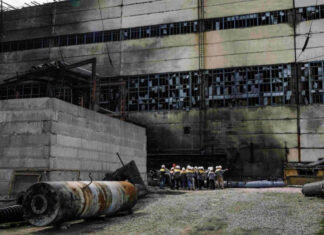 Зеленский назвал энергетиков героями, которые возвращают свет Украине под обстрелами