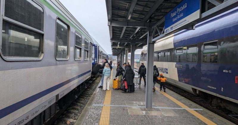 Последствия обстрела железнодорожной инфраструктуры