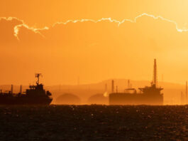 Украинские дроны атаковали очередной теневой танкер путинского санкционного флота в Черном море