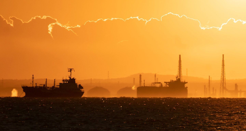 В Черном море поражен еще один теневой танкер Путина: причем здесь Британия