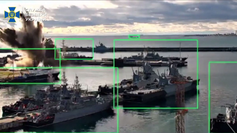 В Новороссийске дроны Sea Baby СБУ взорвали подлодку "Варшавянка" с "Калибрами" - видео удара