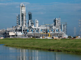 Стратегический химзавод в Тольятти подвергся массированной атаке: первые подробности масштабного пожара