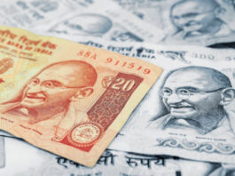 Рупия под ударом: как визит Путина и санкции США обвалили индийскую валюту