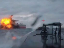 Украинские дроны Sea Baby уничтожили нефтяной танкер РФ в Черном море: эксклюзивные кадры атаки