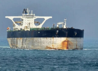 Морская война: Российский ВМФ взял под защиту танкер от преследования США