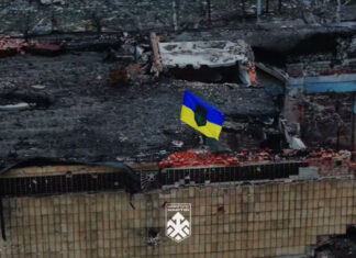 Украинские воины «Хартии» освободили мэрию Купянска и подняли национальный флаг