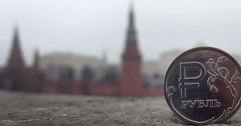 Правительство РФ распродает валюту и золото рекордными темпами