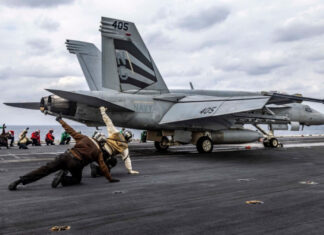 Белый дом готовит два сценария молниеносной атаки на Иран: от точечных ударов до полномасштабной операции