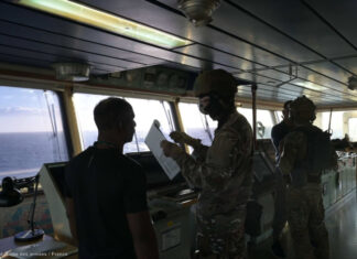 Французский флот блокировал нефтяной танкер ‘теневого флота’ РФ в Средиземном море