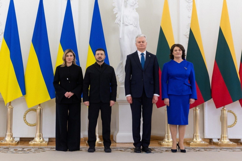 Зеленский в Вильнюсе: Литва отправит почти 100 генераторов и усилит поддержку ПВО Украины