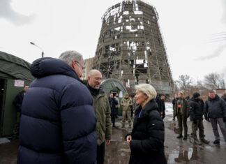 Разрушенная ТЭЦ как символ агрессии: Европейским лидерам показали последствия российских ракетных атак