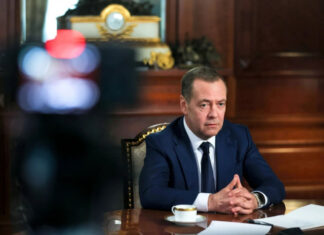 Медведев обвинил США в срыве переговоров с Ираном и сделал ставку на историческую память