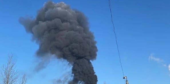 Нанесен мощный удар по стратегическому объекту РФ: поражен НПЗ 