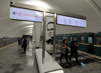 Тотальный контроль: силовики получили право проверять телефоны пассажиров в московском метро