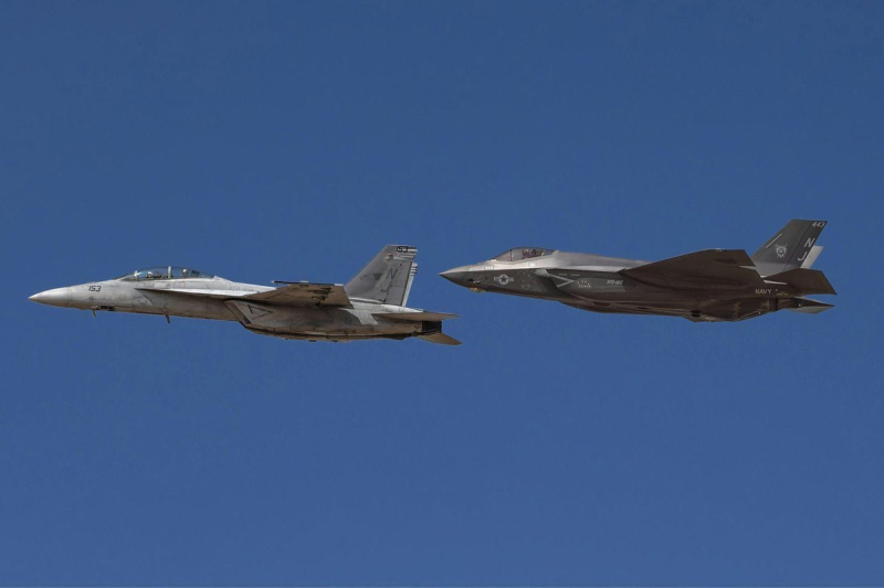 Российские бомбардировщики у берегов Аляски