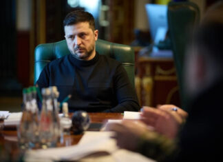 Зеленский утвердил стратегию мирных переговоров с Россией в трехстороннем формате