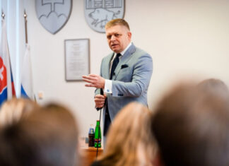 Фицо угрожает заблокировать европейскую помощь Украине вслед за Орбаном