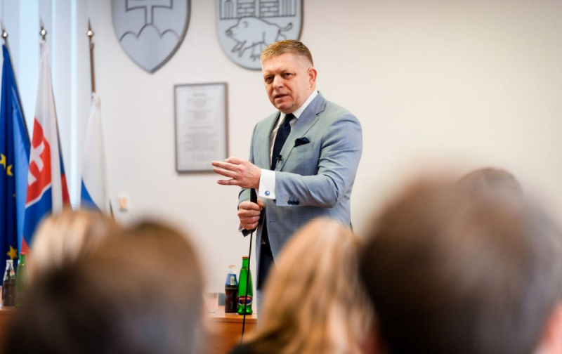 Фицо угрожает 